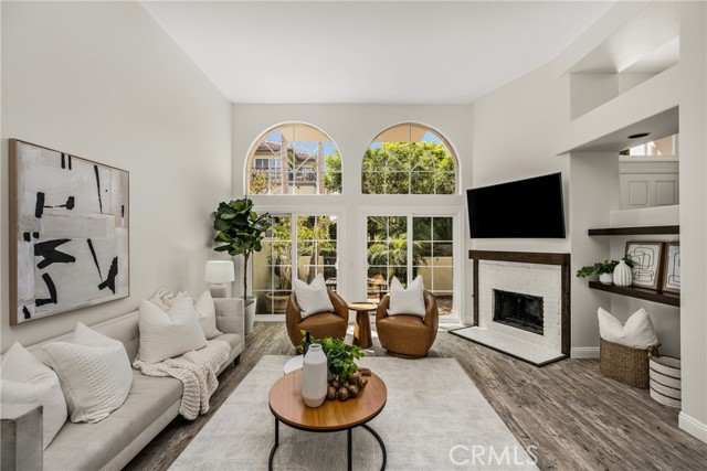 Detail Gallery Image 8 of 50 For 19275 Meadowood Circle, Huntington Beach,  CA 92648 - 2 Beds | 2/1 Baths