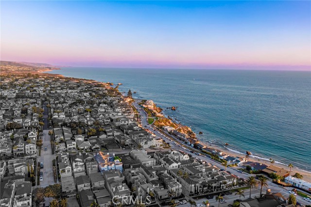 215 Marigold Avenue, Corona del Mar CA: https://media.crmls.org/medias/d2f654c1-4323-4047-b8df-cd3b6d234602.jpg
