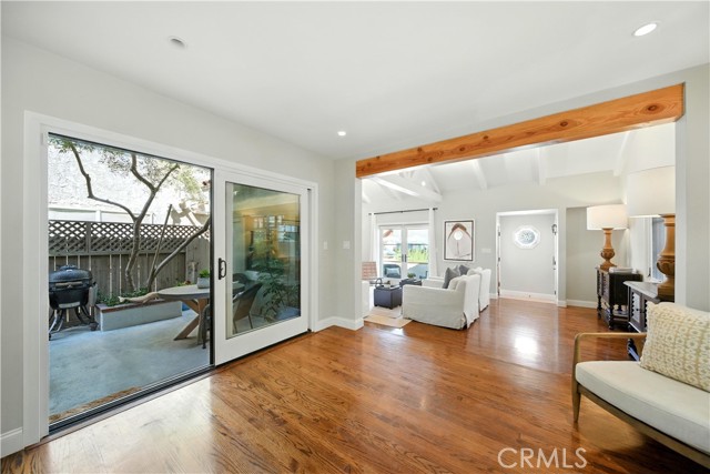 Detail Gallery Image 8 of 38 For 36 Pomona Ave, Long Beach,  CA 90803 - 3 Beds | 3 Baths