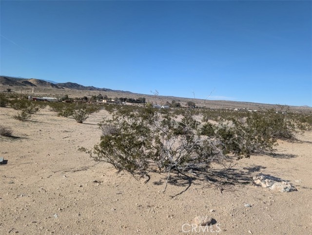 Detail Gallery Image 4 of 5 For 3878 Pearl Springs, Twentynine Palms,  CA 92277 - – Beds | – Baths