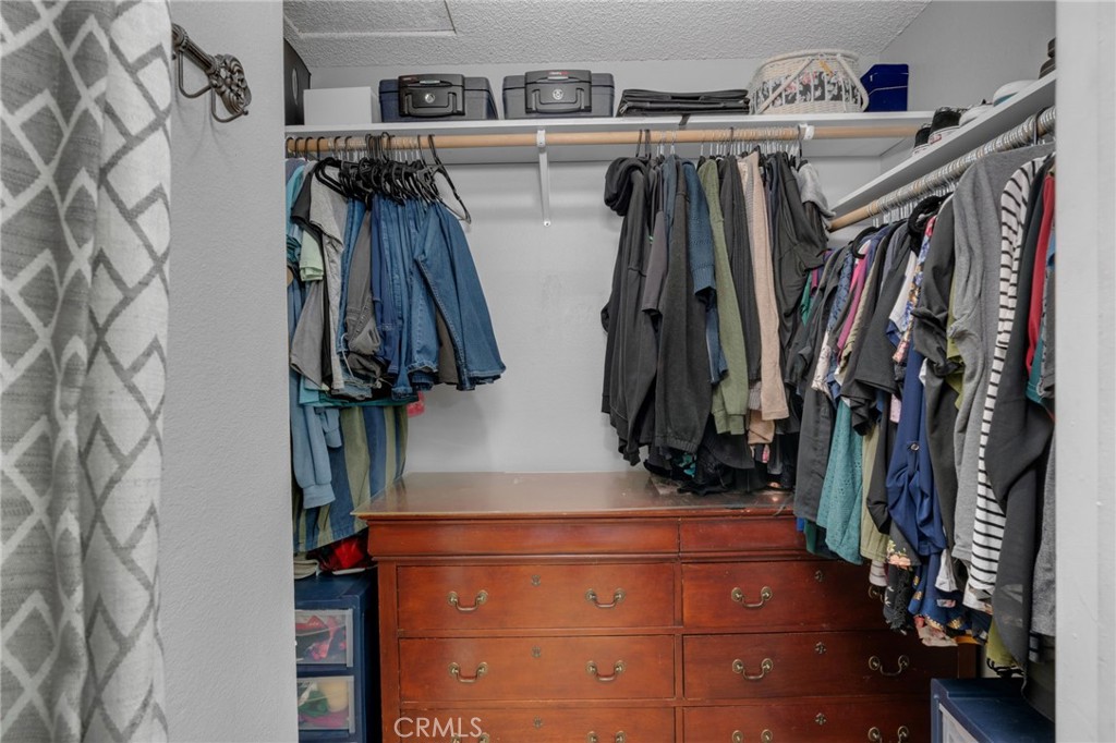 https://media.crmls.org/medias/d2f8cfda-ec51-49ef-9166-de09621d7c21.jpg?preset=X-Large
