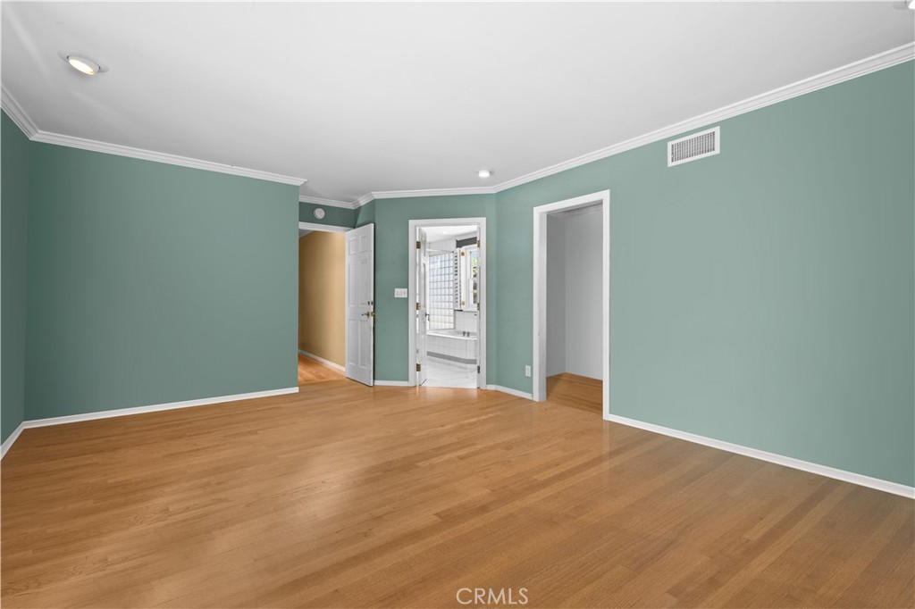 https://media.crmls.org/medias/d2f9736b-a18b-4899-8f83-b0a5c810ec07.jpg?preset=X-Large