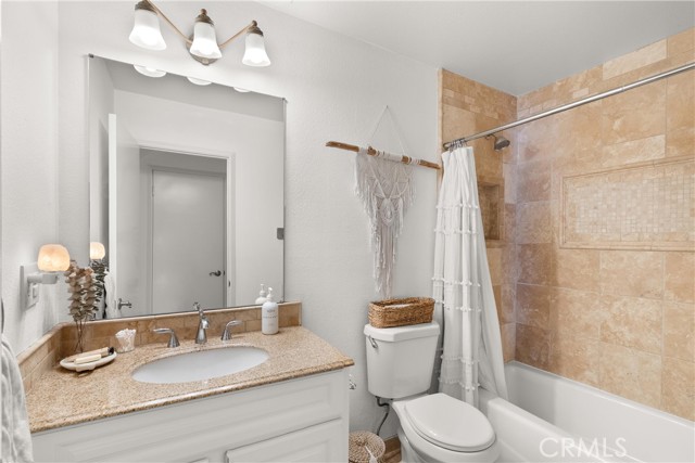22352 Torino, Laguna Hills CA: https://media.crmls.org/medias/d2fa2404-e45b-4272-9890-27d7dc922c38.jpg