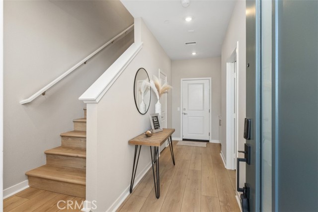 Detail Gallery Image 2 of 31 For 109 S Laxore St #303,  Anaheim,  CA 92804 - 4 Beds | 3/1 Baths