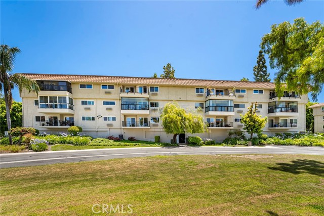 2385 Via Mariposa, Laguna Woods CA: https://media.crmls.org/medias/d2fc1eb7-9fea-4194-81de-a7b13a288424.jpg