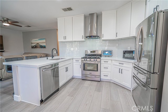 Detail Gallery Image 15 of 46 For 30401 Servilla, Castaic,  CA 91384 - 5 Beds | 3 Baths