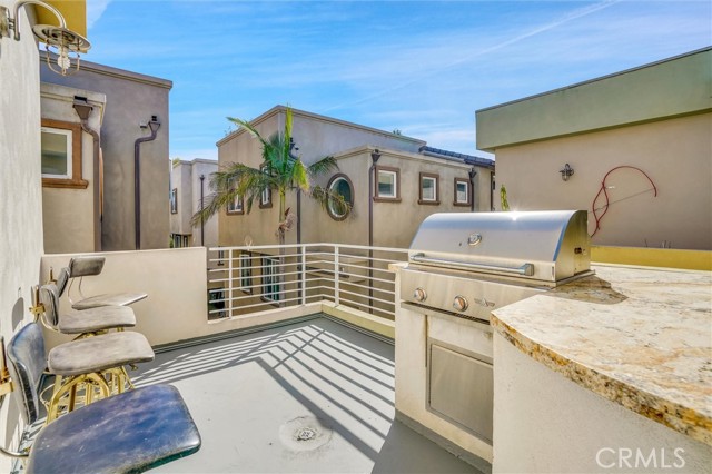 Detail Gallery Image 16 of 37 For 702 10th St, Hermosa Beach,  CA 90254 - 4 Beds | 3/1 Baths