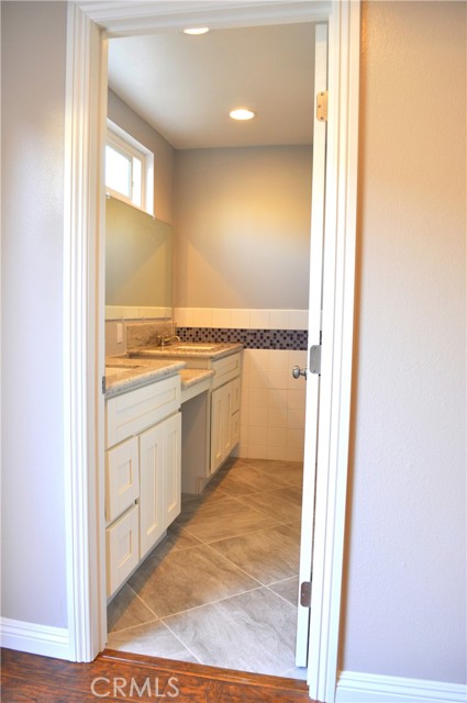 12700 Newport Avenue, Tustin CA: https://media.crmls.org/medias/d2fce813-df5b-4b8f-9d0e-677cbfc17143.jpg