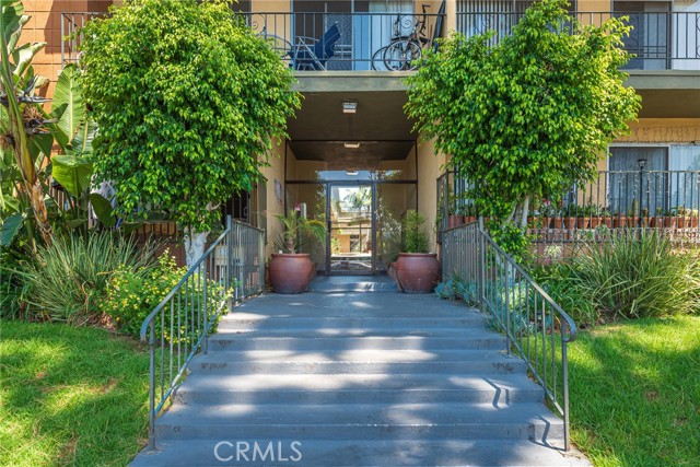 Detail Gallery Image 2 of 18 For 17931 Devonshire St #27,  Northridge,  CA 91325 - 1 Beds | 1 Baths