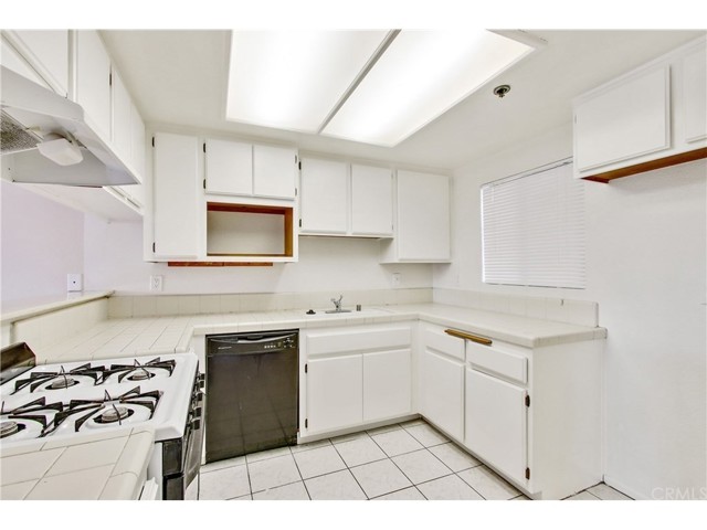 Detail Gallery Image 10 of 29 For 726 Elm Ave #304,  Long Beach,  CA 90813 - 2 Beds | 2 Baths