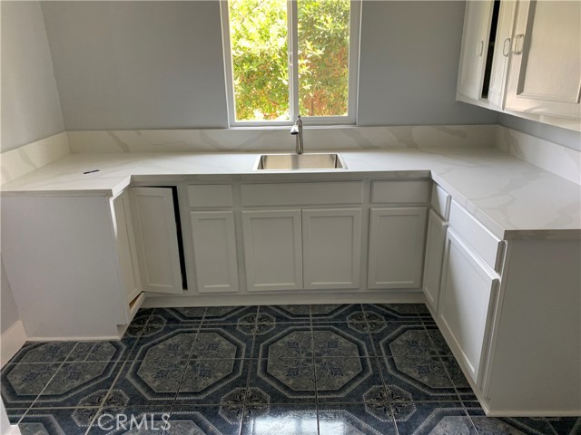 Detail Gallery Image 11 of 12 For 3740 S Harvard Bld a,  Los Angeles,  CA 90018 - 4 Beds | 2 Baths