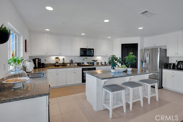 2727 Goldenrain Street, Palmdale CA: https://media.crmls.org/medias/d2fe5d06-e8e3-47e2-a611-d11e5d0ff655.jpg