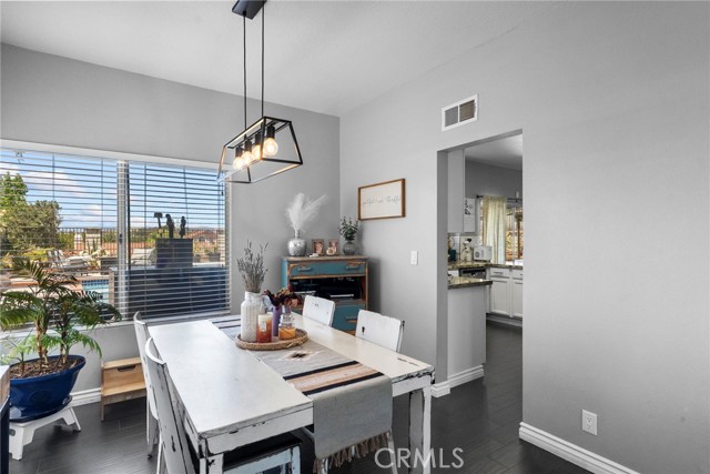 Detail Gallery Image 10 of 45 For 22565 Pecan Pl, Saugus,  CA 91390 - 4 Beds | 2/1 Baths