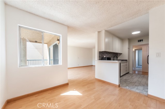 18307 Burbank Boulevard, 34 photo 3