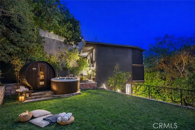 Detail Gallery Image 23 of 36 For 1782 Viewmont Dr, Los Angeles,  CA 90069 - 3 Beds | 4/1 Baths