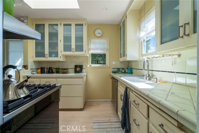 Detail Gallery Image 8 of 35 For 820 Opal St, Redondo Beach,  CA 90277 - 2 Beds | 2 Baths