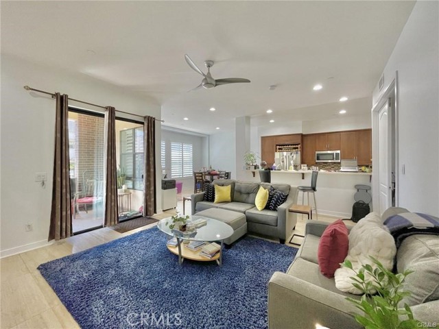 Detail Gallery Image 1 of 22 For 395 E 4th St #7,  Long Beach,  CA 90802 - 1 Beds | 1 Baths