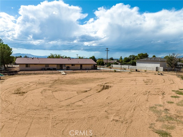 21186 Standing Rock Avenue, Apple Valley CA: https://media.crmls.org/medias/d3015331-79e5-438c-bfcb-d15182f3fed1.jpg