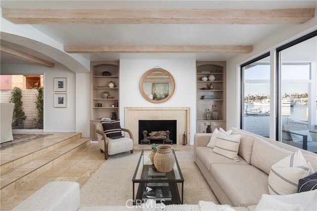 310 Via Lido Nord, Newport Beach CA: https://media.crmls.org/medias/d301d04b-e7c3-4ba5-b1c0-b2d53622cd2f.jpg