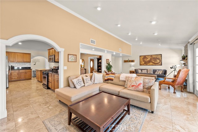6045 Sausalito Avenue, Woodland Hills CA: https://media.crmls.org/medias/d302119b-cd95-4770-8b0b-c31afb5aef87.jpg