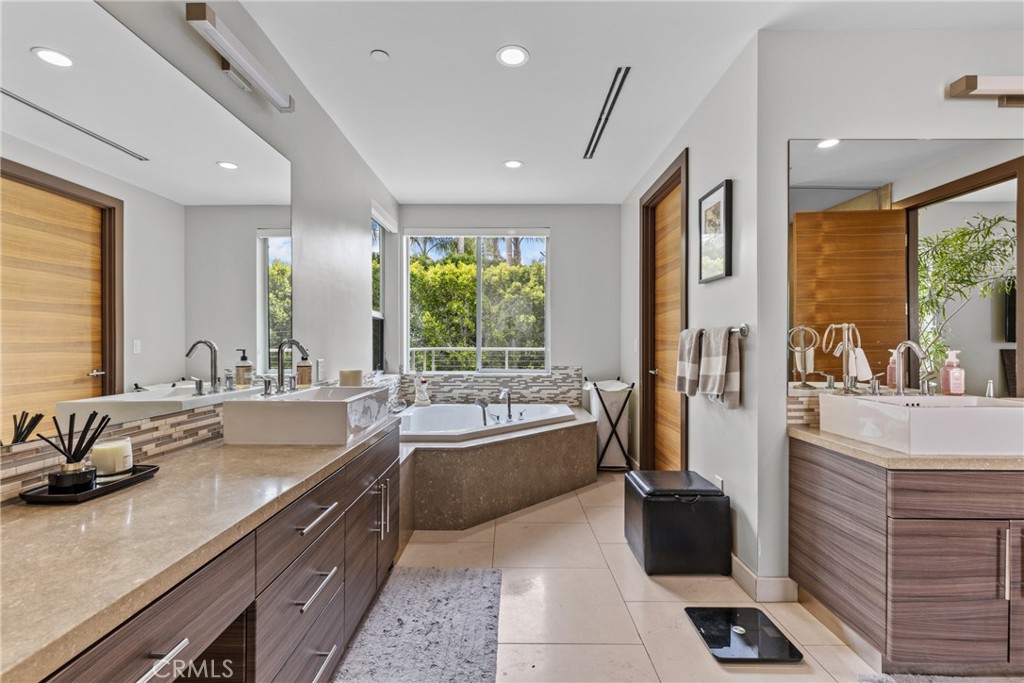 MLS #SR25260301 image #14