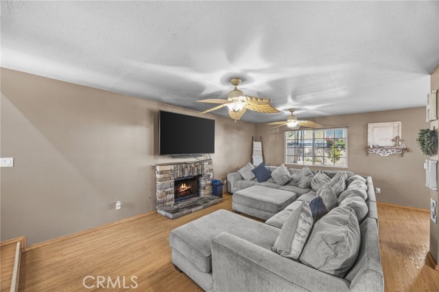 1629 Glenview Drive, Perris CA: https://media.crmls.org/medias/d3033108-b7b4-477a-bb3a-5d6aaa2c8c85.jpg