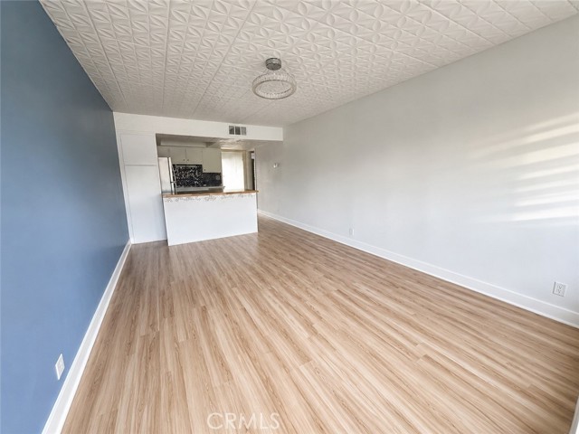 Front Image Thumbnail for CRDW26189536