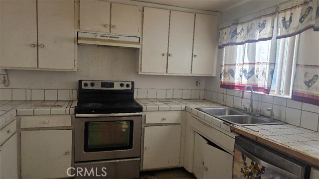 1438 Val Vista, Pomona CA: https://media.crmls.org/medias/d3050eb4-6e70-48d0-a796-95ac29737e72.jpg