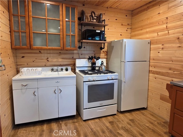 Detail Gallery Image 7 of 12 For 344 Edgemoor, Big Bear Lake,  CA 92315 - 2 Beds | 1 Baths