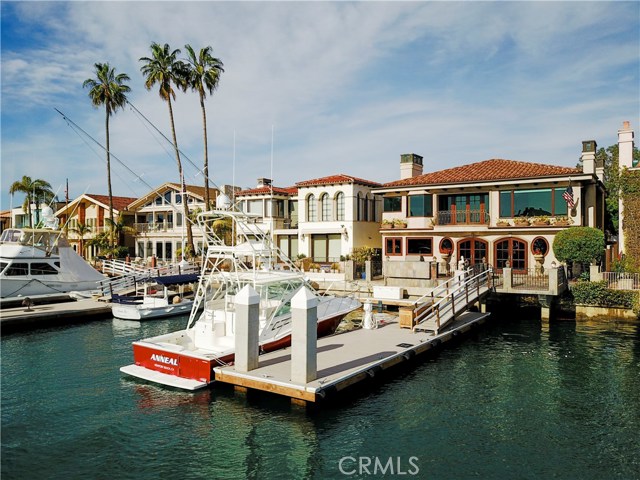 22 Linda Newport Beach, California This Bayfront masterpiece behind the gates of Linda Isle is a rare opportunity to live in both comfort and luxury. Unique vantage points include the Newport Harbor turning basin and Harbor Island bridge. A downstairs bedroom offers direct access to the courtyard, while the kitchen and family room are seamlessly integrated to capture the best water views. Upstairs, an oversized master retreat, den and two additional bedrooms complete an ideal layout. Rich hardwood and stone finishes throughout embody a distinguished European flair, while capacious windows welcome plentiful natural light. An impressive chef’s kitchen includes new professional-grade stainless steel appliances, dual dishwashers, and multiple beverage refrigerators. Smart home features include a one-touch scened lighting system, keyless entry at multiple locations throughout, surround sound and interactive home security system. The recently rebuilt private boat dock is capable of accommodating a 75 foot yacht and a Duffy or other smaller vessel, which is an exceptional rarity even among other Linda Isle properties. This prestigious community includes its own clubhouse, tennis court, and lagoon, with gate guarded access to ensure security and privacy. Close to Balboa Island, the Balboa Peninsula, and the shopping and business districts of Fashion Island and Corona del Mar, 22 Linda Isle is perfectly positioned to capture the finest blend of a Newport Beach lifestyle.