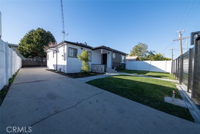 6225 Noble Avenue, Van Nuys CA: https://media.crmls.org/medias/d30557c3-1442-4ea6-aa67-d01c5397bf58.jpg