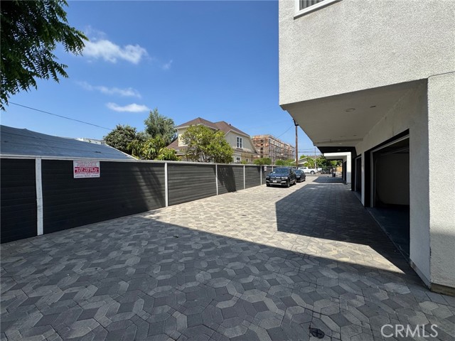 1737 1/2 Magnolia Avenue, Los Angeles CA: https://media.crmls.org/medias/d305c3d4-9dd1-44e2-9c08-1a074c72ad78.jpg