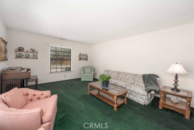 750 E Mountain View Avenue, Glendora CA: https://media.crmls.org/medias/d306ca33-dd4b-419f-8378-e907891d4d28.jpg