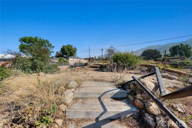 2441 El Molino Avenue, Altadena CA: https://media.crmls.org/medias/d306f322-a05f-484b-bf1a-e66e0bde52c7.jpg