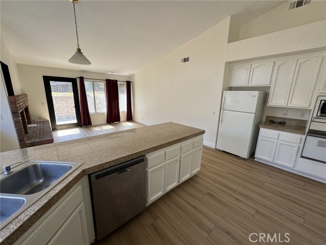 Detail Gallery Image 6 of 26 For 9195 Desert Acacia, Corona,  CA 92883 - 3 Beds | 2 Baths