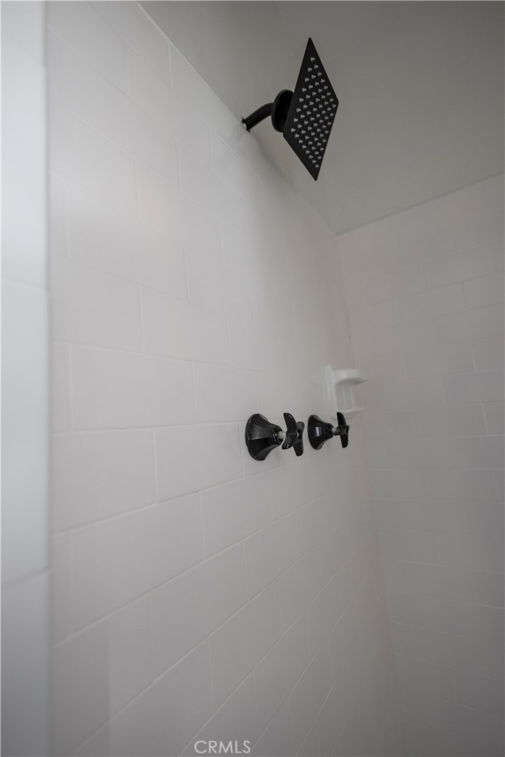https://media.crmls.org/medias/d3089e42-7486-49d3-9d86-55646bf489aa.jpg?preset=X-Large