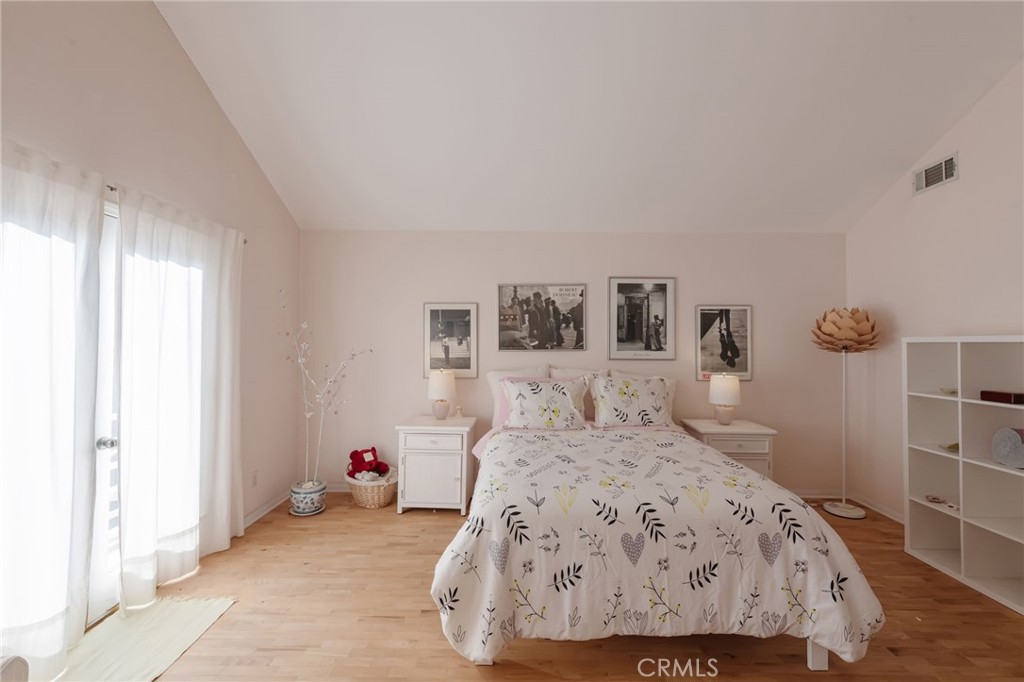 https://media.crmls.org/medias/d308dc7c-7d5d-4730-931d-bf2b773c5596.jpg?preset=X-Large