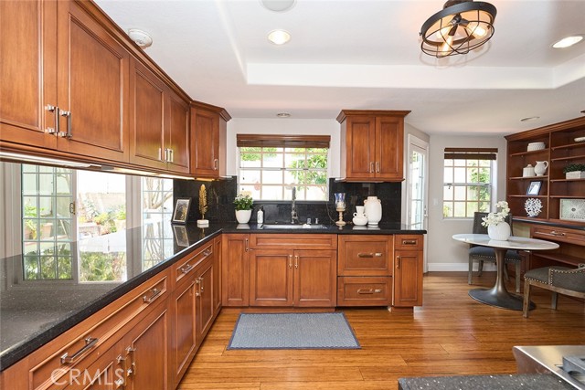 385 Park Avenue, Long Beach CA: https://media.crmls.org/medias/d308e8d8-8de0-4800-afac-f26d965d29b0.jpg