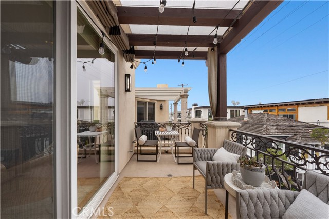 807 Crest Drive, Manhattan Beach CA: https://media.crmls.org/medias/d309a538-c4c7-4847-8a23-552418ffc5f9.jpg