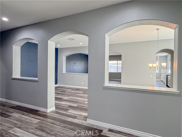 Detail Gallery Image 11 of 56 For 15527 Avanti Dr, Bakersfield,  CA 93314 - 4 Beds | 3/1 Baths
