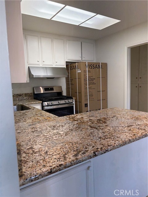 Detail Gallery Image 5 of 14 For 7112 Heil, Huntington Beach,  CA 92647 - 2 Beds | 2 Baths