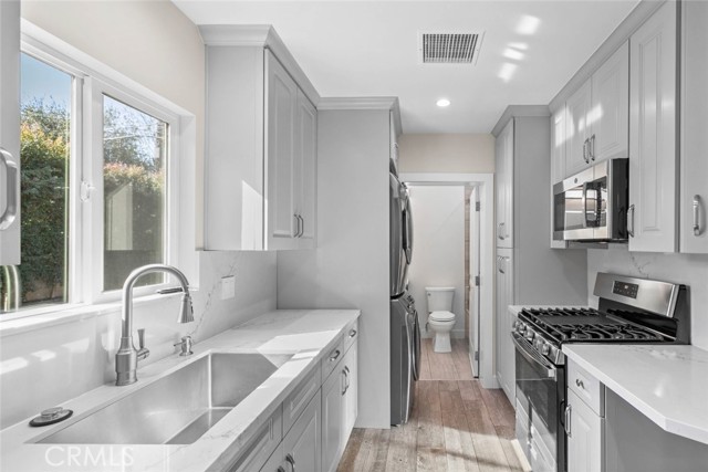 Detail Gallery Image 51 of 61 For 415 Birmingham Rd, Burbank,  CA 91504 - 4 Beds | 3/1 Baths