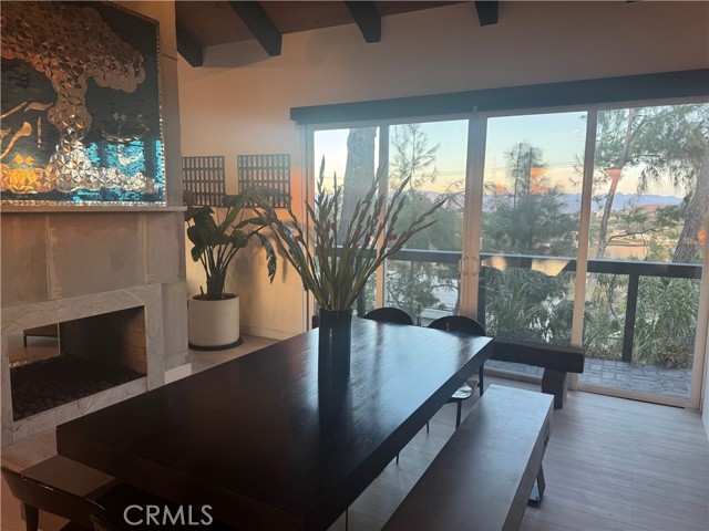 5177 Medina Road, Woodland Hills CA: https://media.crmls.org/medias/d30c1ca7-5a85-4e96-935d-89cf204ec3b4.jpg