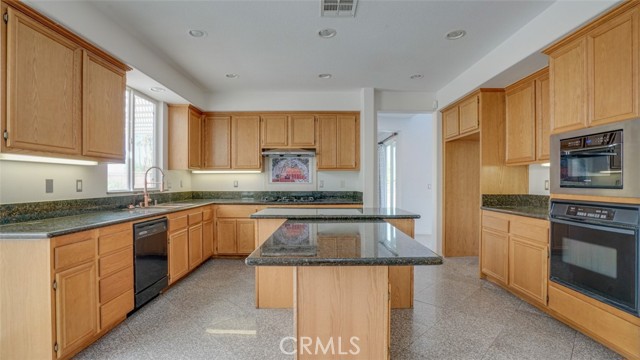 Detail Gallery Image 19 of 71 For 12683 Palm View Way, Riverside,  CA 92503 - 5 Beds | 3 Baths