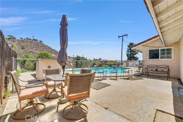 5622 Sharon Way, Jurupa Valley CA: https://media.crmls.org/medias/d30ca7be-4f2f-4fbf-b842-994fb4fbd953.jpg