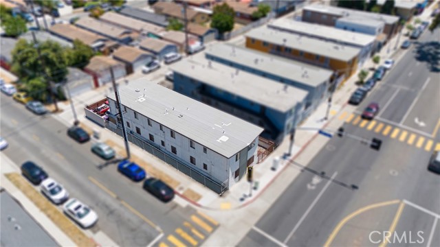 Image 4 of 18 For 3390 Santa Fe Avenue