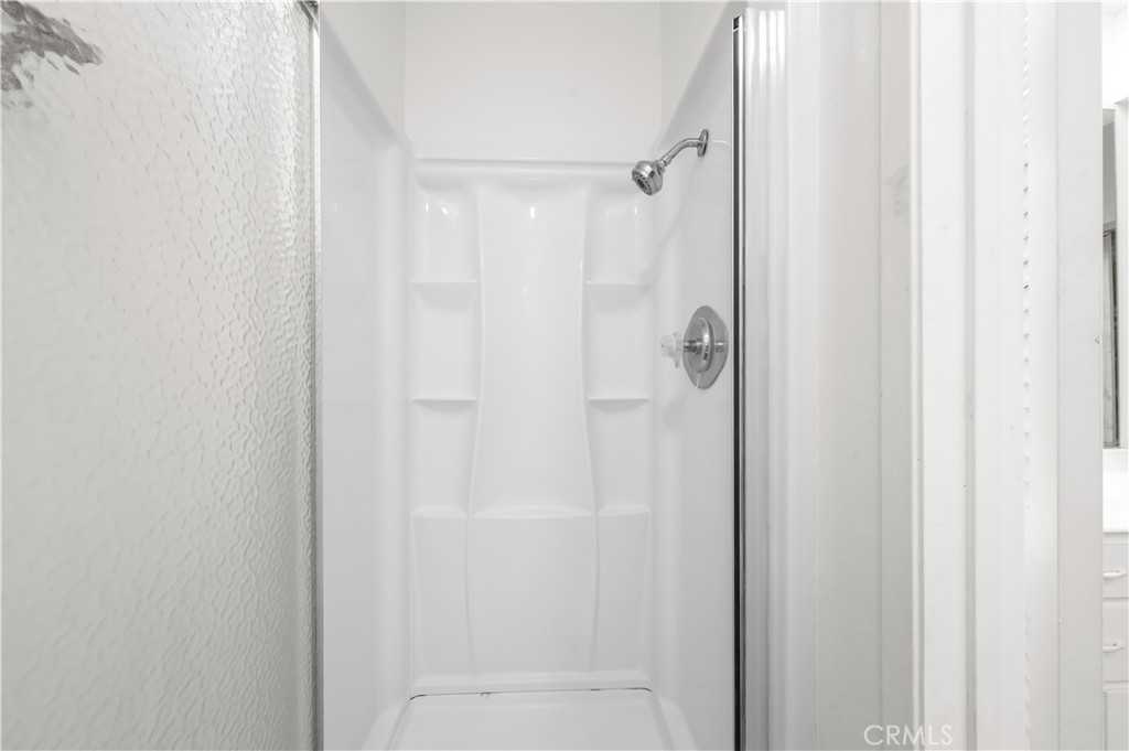 https://media.crmls.org/medias/d30e157e-868f-410e-9ace-50d8a6deaf8d.jpg?preset=X-Large