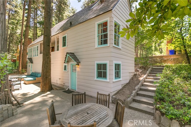 187 Cedar Circle Circle, Lake Arrowhead CA: https://media.crmls.org/medias/d30e1c17-e5a0-4e35-a6ed-c395816d0a23.jpg