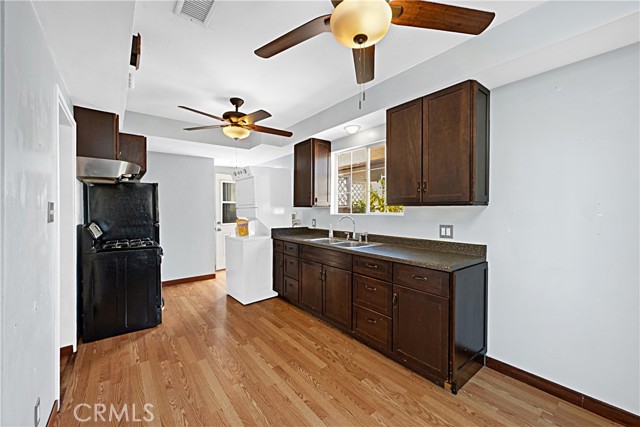 Detail Gallery Image 3 of 43 For 3967 Berryman Ave, Los Angeles,  CA 90066 - 2 Beds | 1 Baths