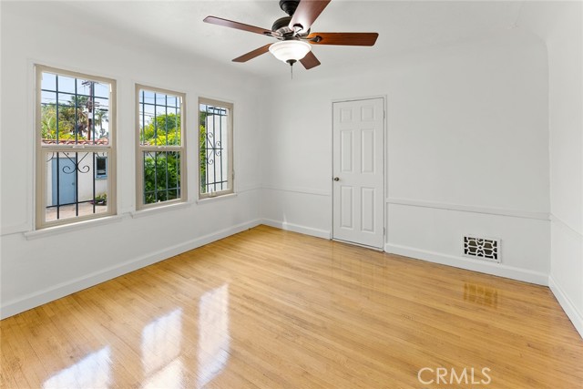 1119 S S Crescent Heights Boulevard, Los Angeles CA: https://media.crmls.org/medias/d30eb676-7de2-44ed-be2c-74ae02917e12.jpg
